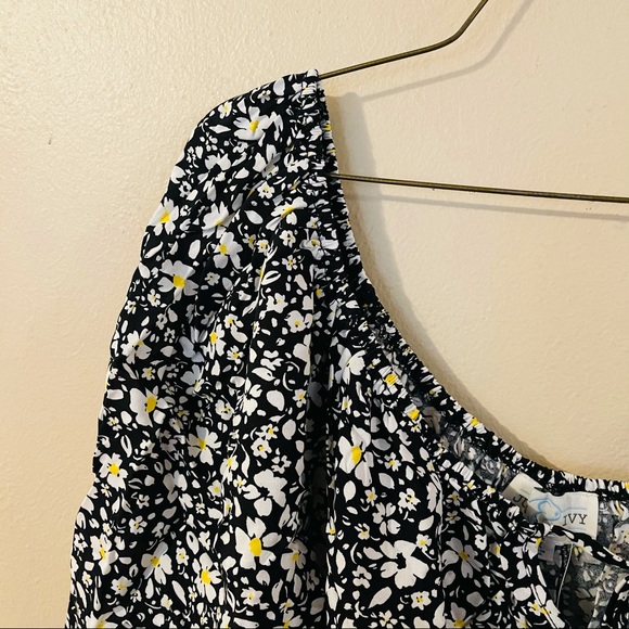 NWT Black Floral Smocked Blouse - Picture 2 of 7